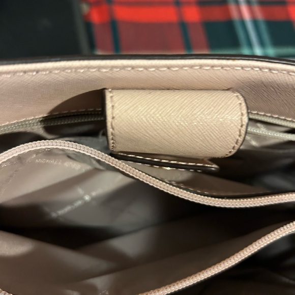 Beautiful Blush Pink Michael Kors Tote - Picture 5 of 12